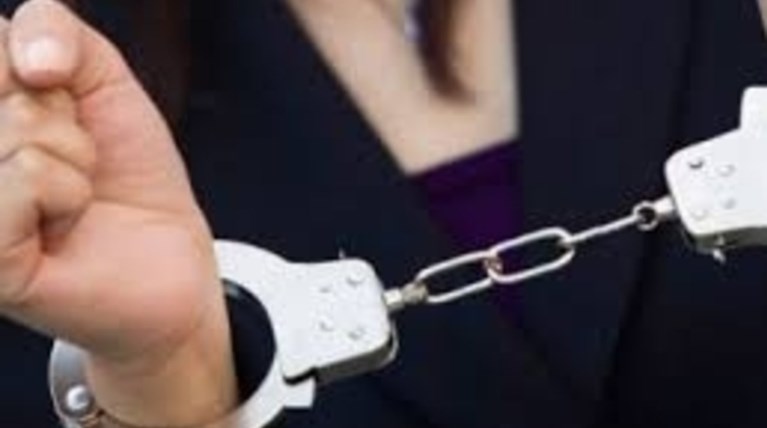 Γυναίκα-αράχνη εκμεταλλευόταν αιωνόβιο συνταξιούχο