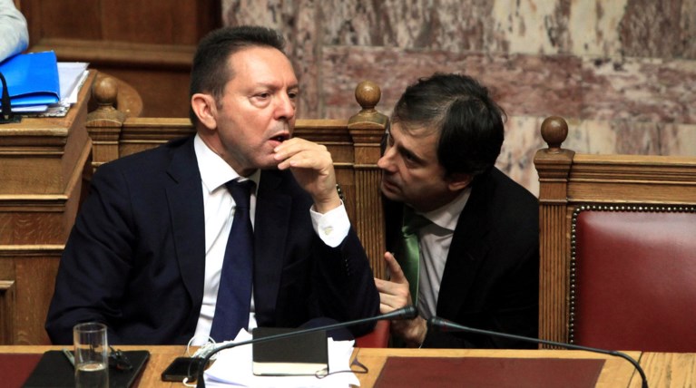 Οι κρυφοί λόγοι που «έφαγαν» τον Θεοχάρη