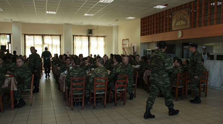 Ανοιχτά τα ΚΨΜ στον στρατό για να βλέπουν οι φαντάροι Μουντιάλ!