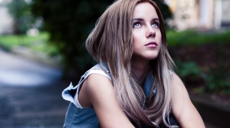 Νιώθετε μόνοι; Αγκαλιές και φίλοι προς ενοικίαση!