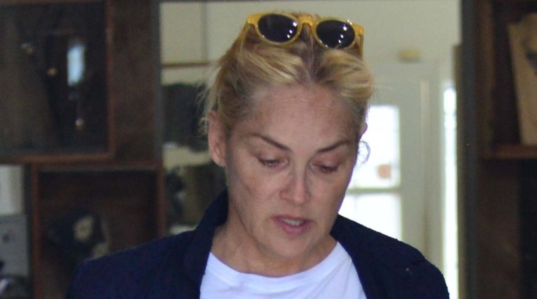 Αναγνωρίζετε τη Σάρον Στόουν χωρίς μακιγιάζ;