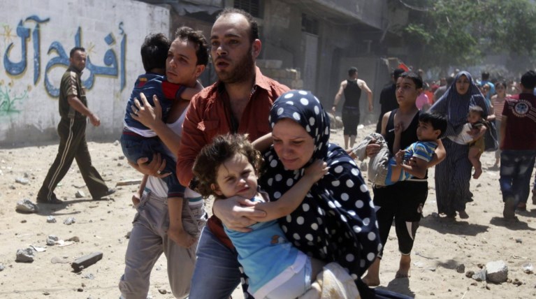 Ανηλεές σφυροκόπημα στη Γάζα και το Ισραήλ