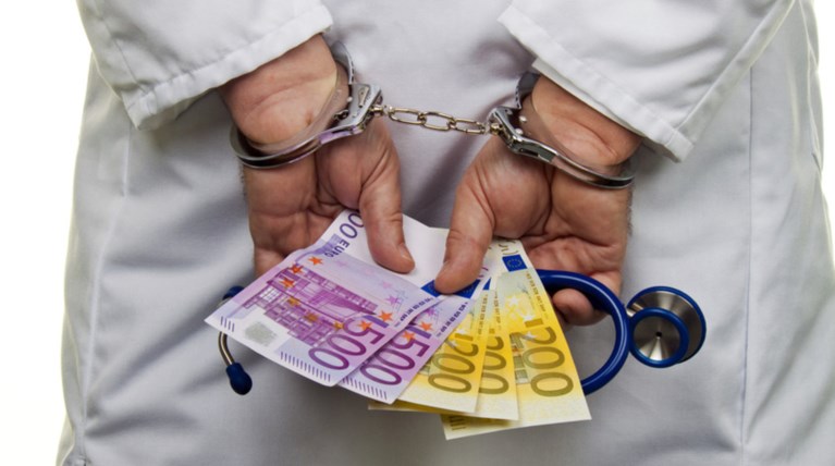 Γιατρός - διευθυντής κλινικής του Ευαγγελισμού πιάστηκε με «φακελάκι»