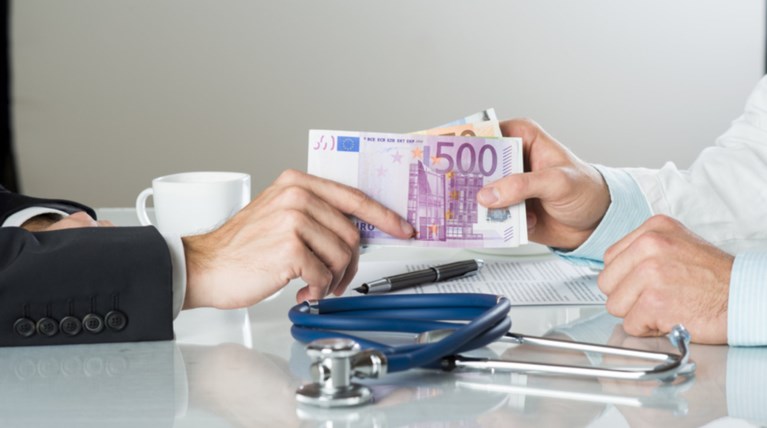 Ποινική δίωξη κατά διευθυντή κλινικής του Ευαγγελισμού για «φακελάκια»