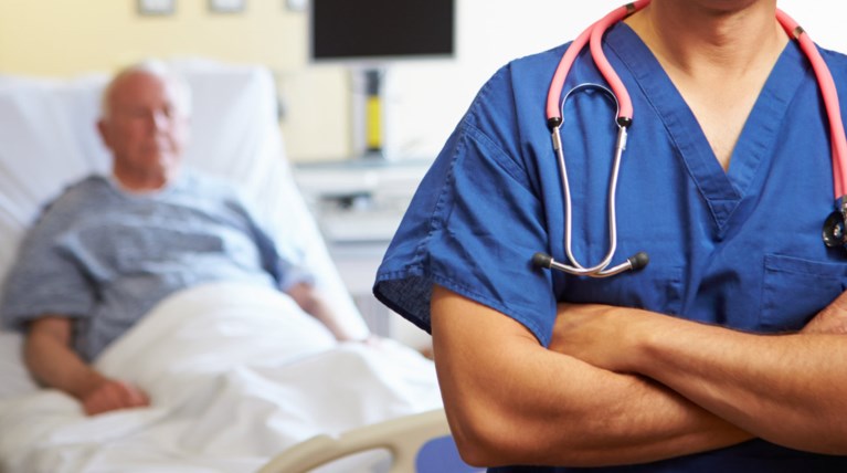 «Καθυστερούσαν το χειρουργείο μου για το φακελάκι»