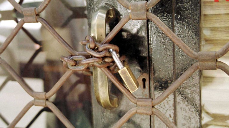 Λουκέτο σε 103.580 επιχειρήσεις