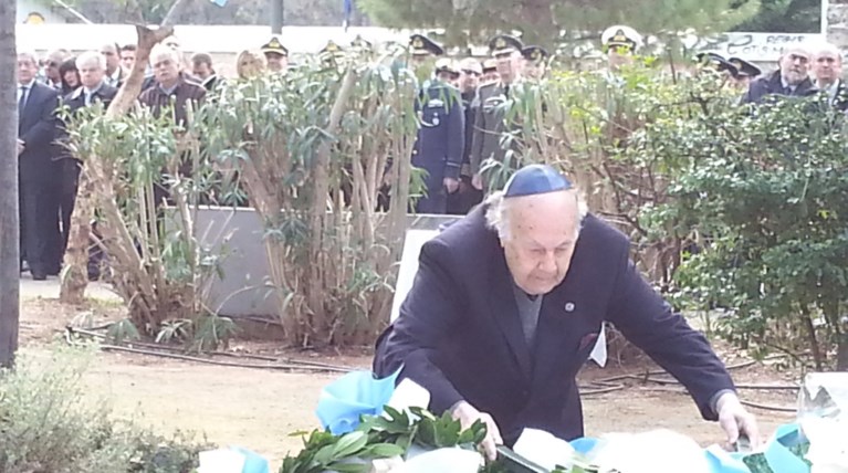 Οι νέοι να μάθουν για το ολοκαύτωμα