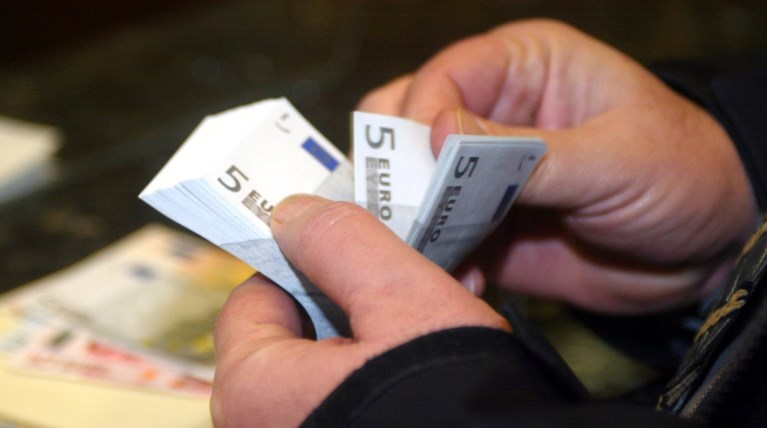 Οι Ελληνες φοβούνται πιθανό «κούρεμα» καταθέσεων