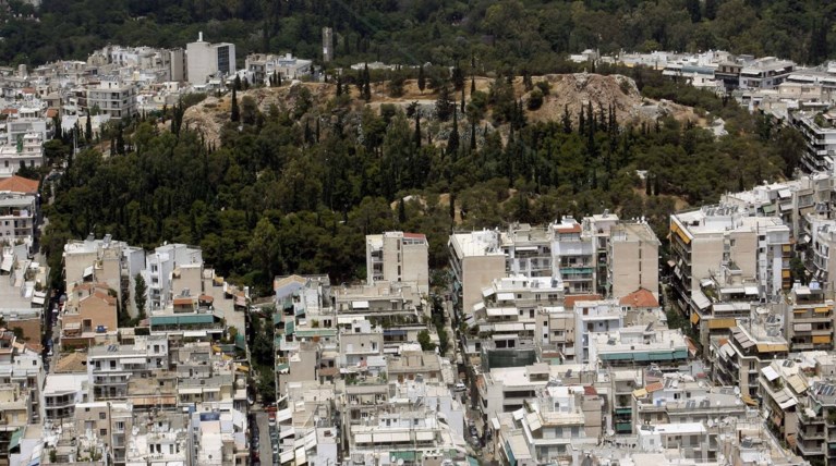 «Κόκκινα» δάνεια: Αποφασίζουν με πόσα θα ζούμε και τι θα πληρώνουμε