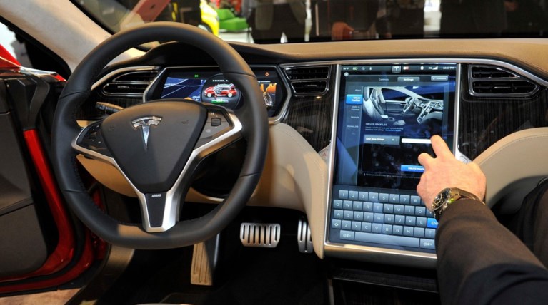 Apple και Tesla Motors: Ερχεται το... iCar;