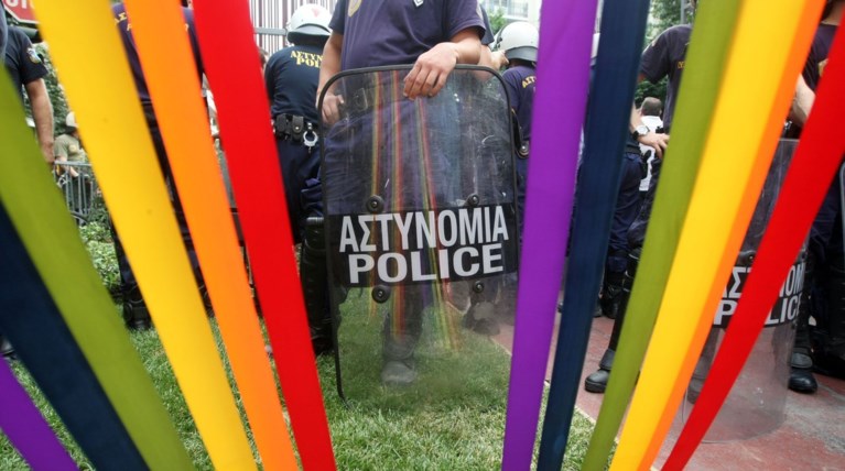 Καταγγελία για ομοφοβική βία από αστυνομικούς