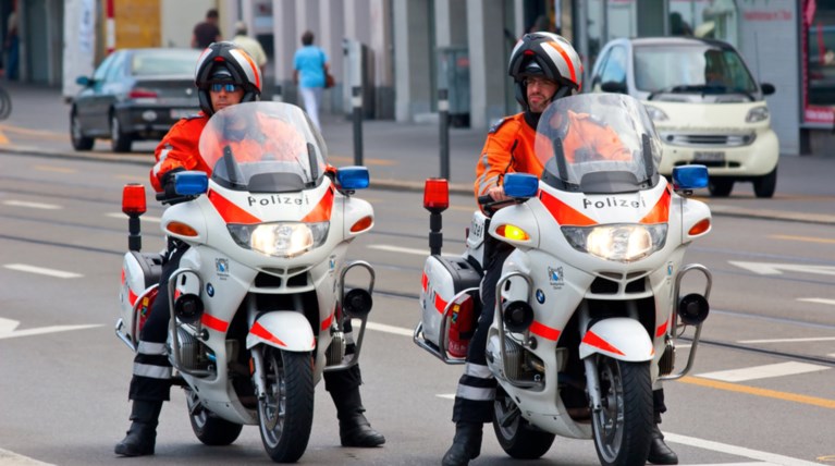 Ελβετία: 16 μηνών βρέφος πέθανε ξεχασμένο στο αυτοκίνητο των γονιών του