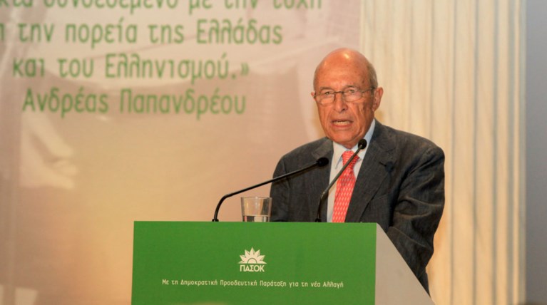 Κώστας Σημίτης: "Το λεφτά υπάρχουν" κόστισε και στον τόπο και στο ΠΑΣΟΚ