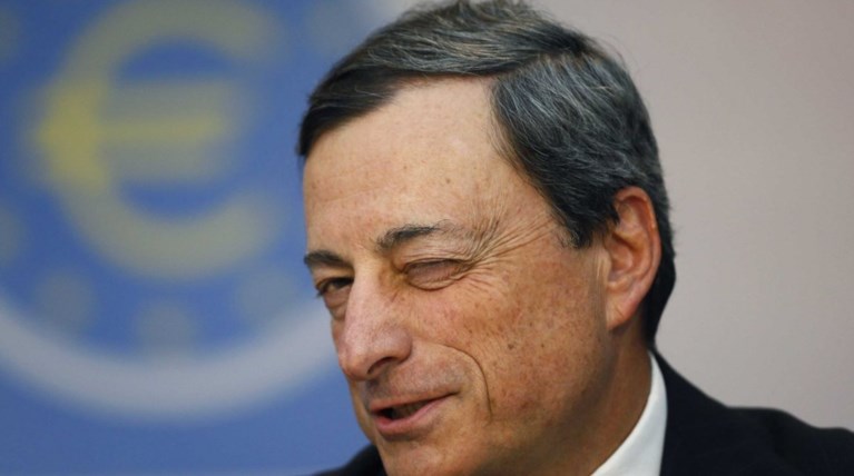 Reuters: Ο Ντράγκι αρχίζει να κόβει χρήμα