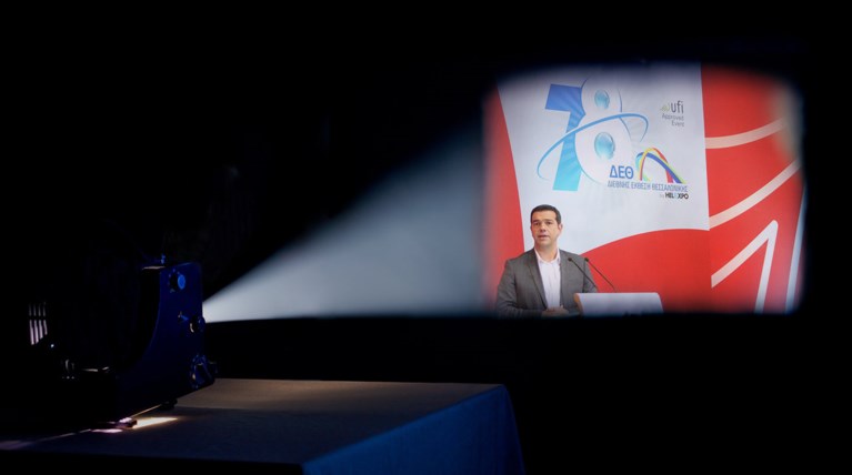 Απόψε η ομιλία Τσίπρα στη ΔΕΘ: Μετάδοση με...προτζέκτορες
