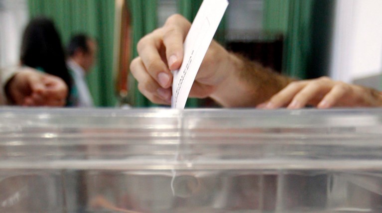 Απέσυραν τη δημοσκόπηση