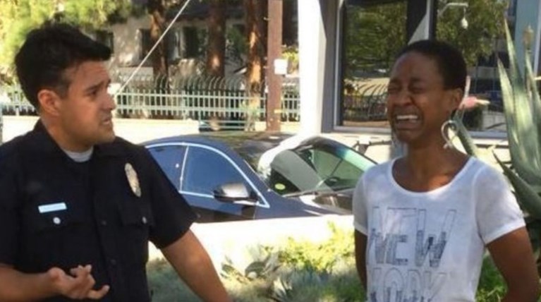 «Η ηθοποιός του Django έπαιξε το χαρτί του ρατσισμού»