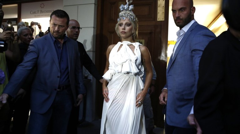 Με φόρεμα του Ελληνα σχεδιαστή Σπυρίδωνα Τσαγκαράκη η Lady Gaga στο ΟΑΚΑ