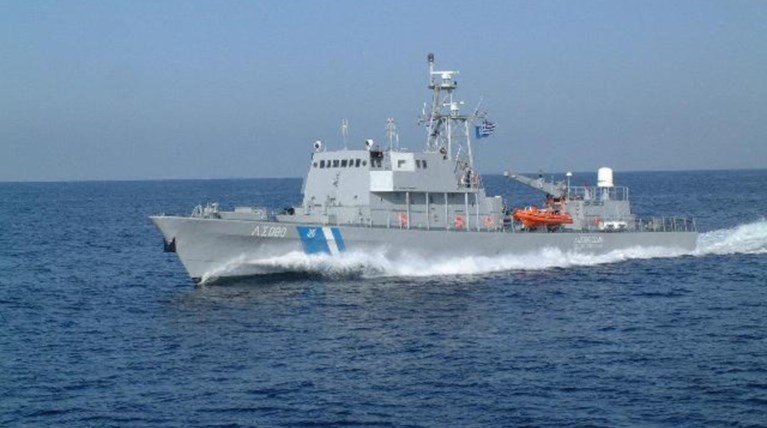 Πρόσκρουση επιβατηγού οχηματαγωγού πλοίου στη νησίδα Περιστέρες