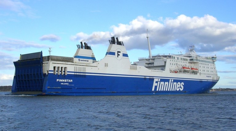 Στο λιμάνι της Κέρκυρας το «Europalink» που προσέκρουσε σε νησίδα