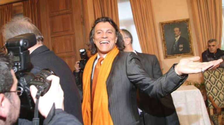 Απολαυστικός Ψινάκης: Τέλεσε τον πρώτο πολιτικό γάμο