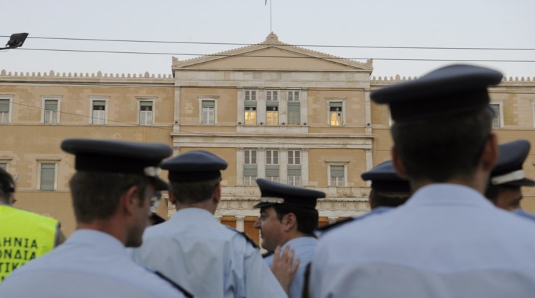 Ερχονται αυξήσεις στους μισθούς των ενστόλων