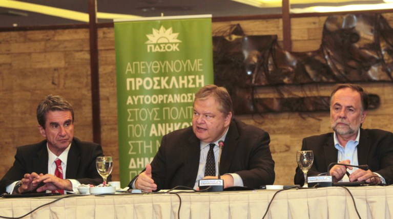 Συναγερμός Βενιζέλου για κάλπες τον Μάρτιο