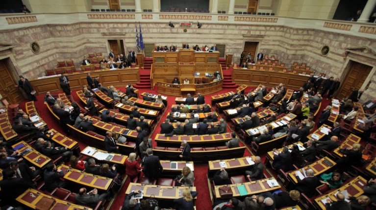 Κριτική στη συγκυβέρνηση και από βουλευτές της