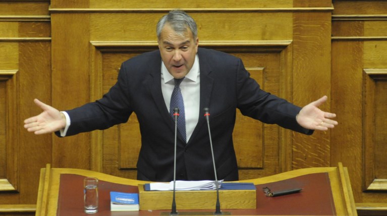 Δεξιά στροφή και γκρίνιες στη ΝΔ