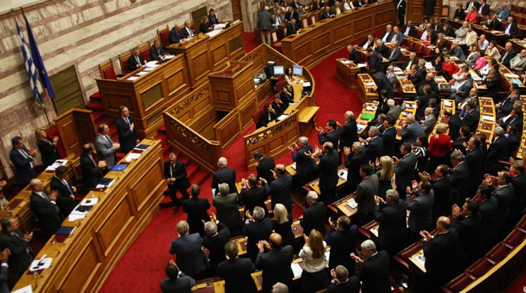 Τα 155 «ναι» δεν έφεραν την άνοιξη για την κυβέρνηση