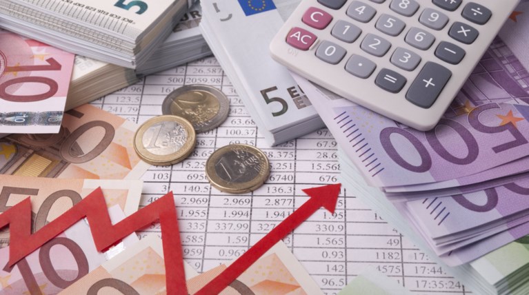 Αναζητούνται έσοδα 17,4 δισ. ευρώ από φόρους σε τρεις μήνες