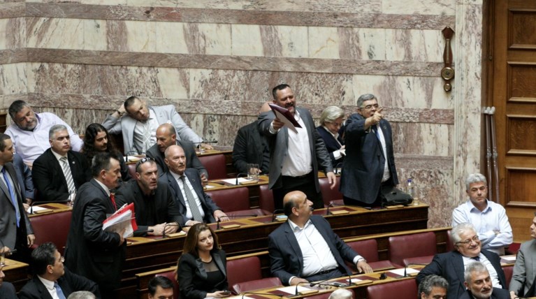 Εισαγγελέας: Παραπομπή σε δίκη όλων των βουλευτών της Χ.Α.