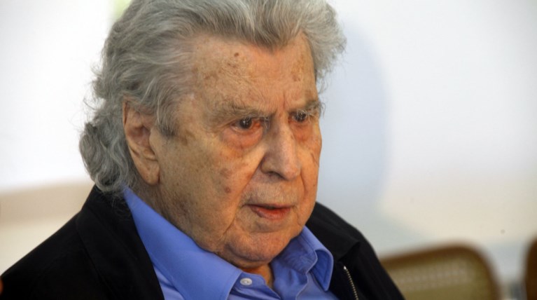 Πήρε εξιτήριο από το νοσοκομείο ο Μίκης Θεοδωράκης