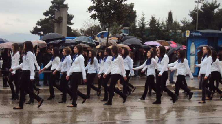 Με κρύο και βροχές οι παρελάσεις