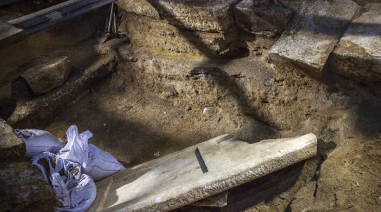 Αμφίπολη: Τυμβωρύχοι έσκαψαν το όρυγμα