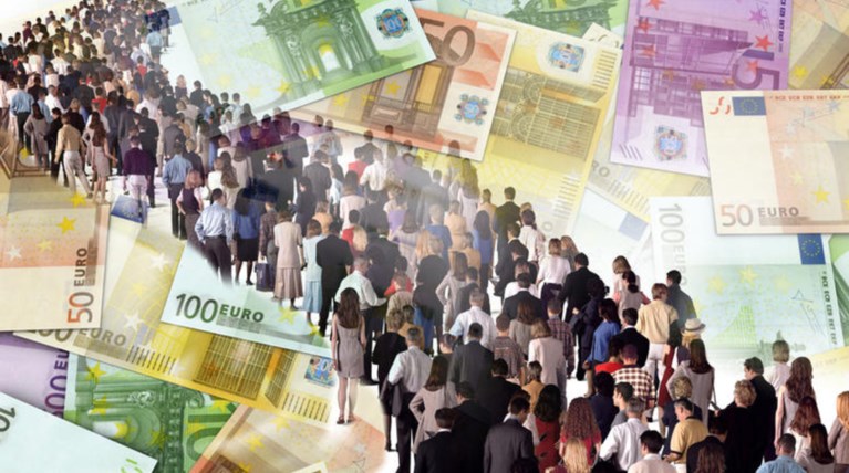 Ο ένας στους τρεις Ελληνες χρωστάει στην εφορία