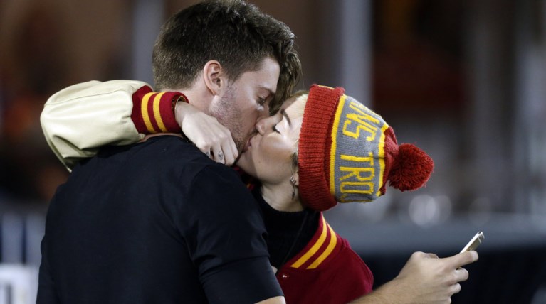 Σάιρους – Σβαρτζενέγκερ: Νέος έρωτας στην πόλη