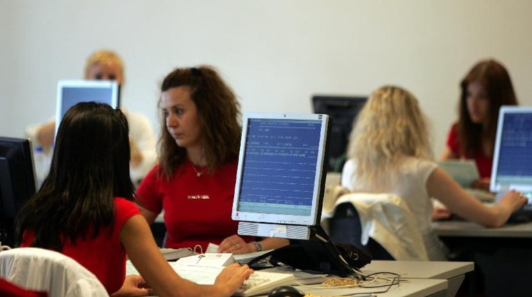 Τι «κόβεται» στο δημόσιο με βάση το e-mail της τρόικας