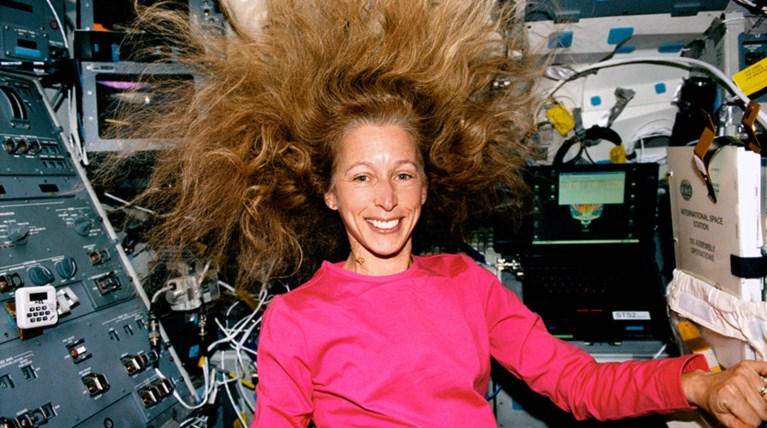 Πώς είναι να ταξιδεύεις στο διάστημα τελικά; Μια αστροναύτης αποκαλύπτει