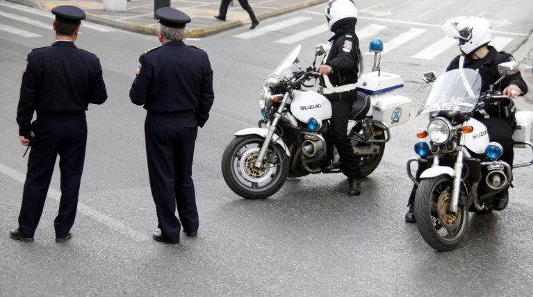 Συναγερμός για ύποπτη μηχανή έξω απο το σπίτι του Κωνσταντίνου Μητσοτάκη