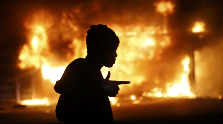 Εκρηξη μαύρης οργής για την αθώωση αστυνομικού στο Φέργκιουσον του Μισούρι