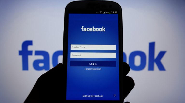 Το facebook «μπλοκάρει» τους χρήστες με ψευδώνυμα