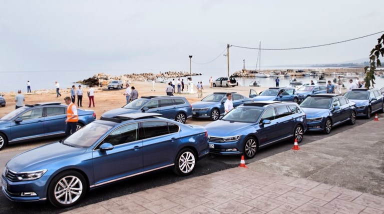 Τι κάνουν 20.000 ξένοι στη Μεσσηνία το Νοέμβριο; Οδηγούν το νέο VW Passat