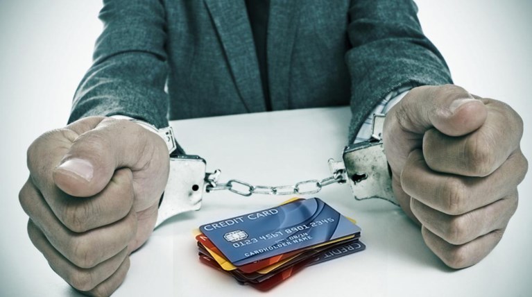 Δύο συλλήψεις για απάτη με πλαστές πιστωτικές κάρτες