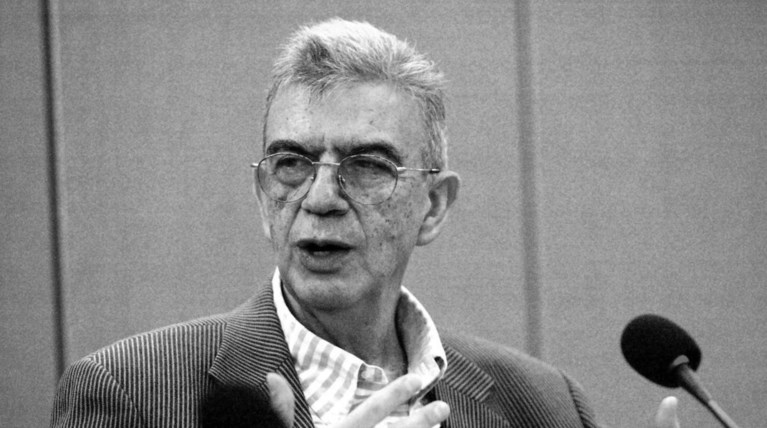 Ο Μένης Κουμανταρέας δεν είναι πια εδώ