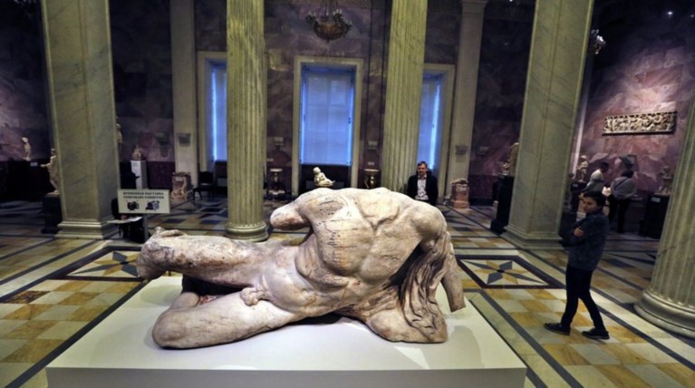 Το Γλυπτό του Παρθενώνα πήρε τη θέση του στο Ερμιτάζ