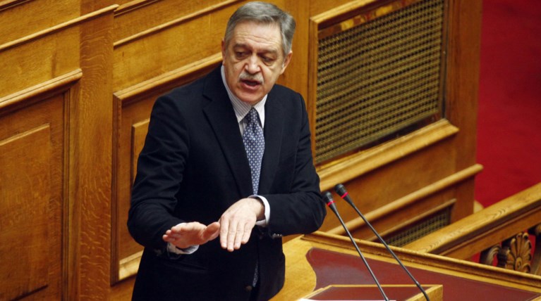 Προβοκατόρικο life style πυροτέχνημα και στη Βουλή από τον Π. Κουκουλόπουλο