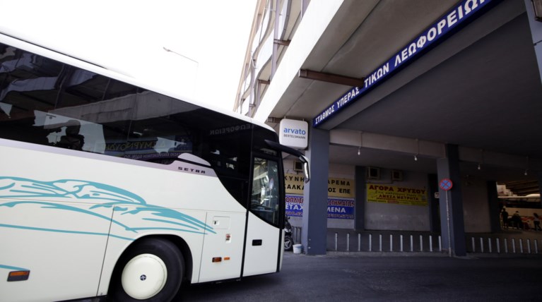 Τρίκαλα: Σύγκρουση λεωφορείου ΚΤΕΛ με αγροτικό αυτοκίνητο