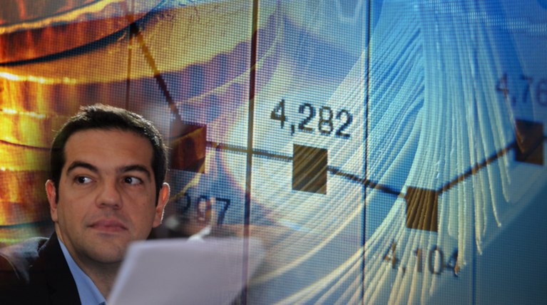 Πώς (και γιατί) βάζουν το πιστόλι στον κρόταφο του Τσίπρα