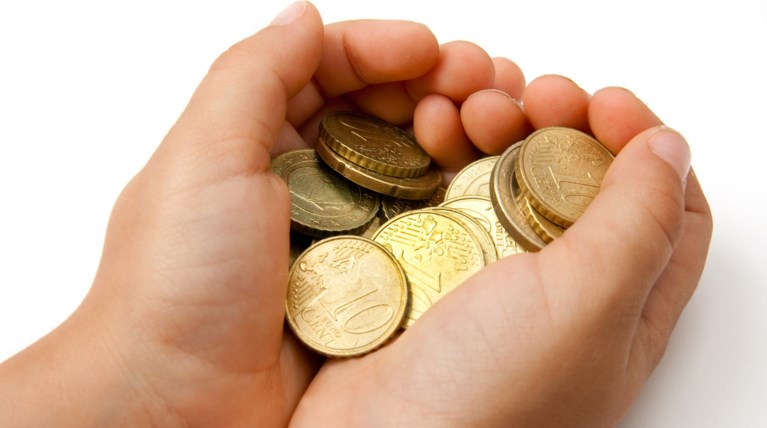 Τρεις ληστείες σε παιδιά που έλεγαν τα κάλαντα στην Αττική